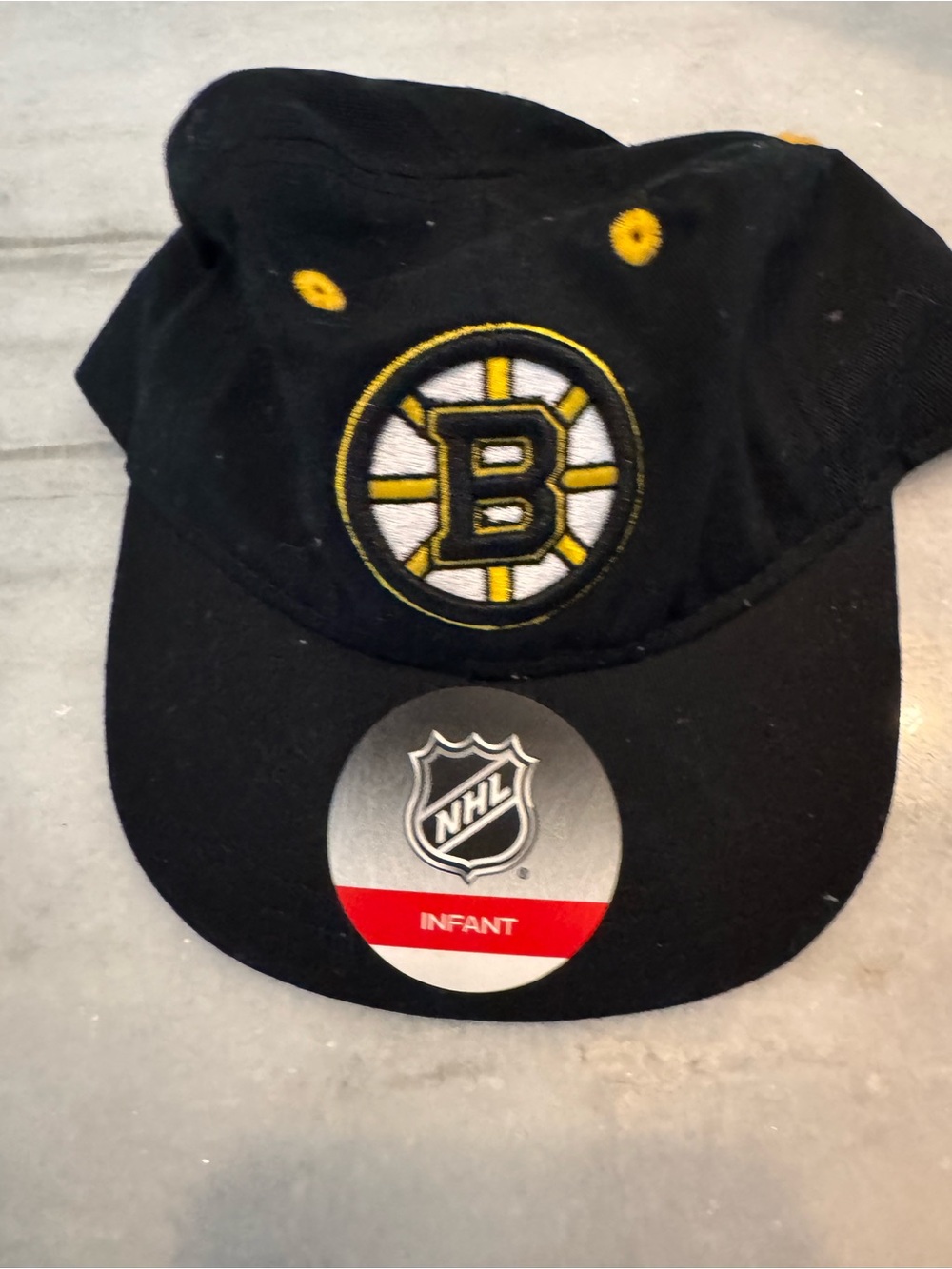 🧢 NWT Boston Bruins NHL Infant elastic Black and Yellow Logo Hat